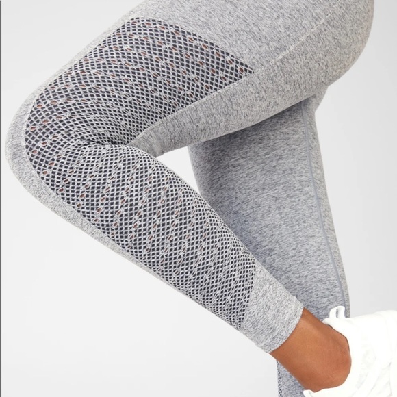 SOLD 🆕 Fabletics gym leggings - Picture 5 of 15